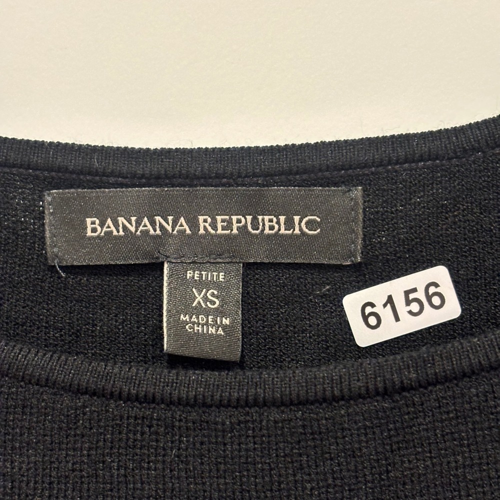 Banana Republic Womens Petite XS Black Long Sleeve Knit Crew Neck Sweater 54023 - Picture 2 of 7